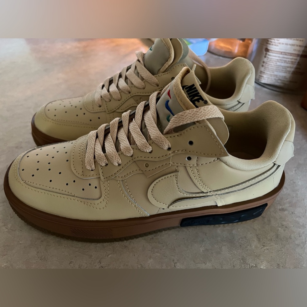 Nike Size 8 women or 7 men